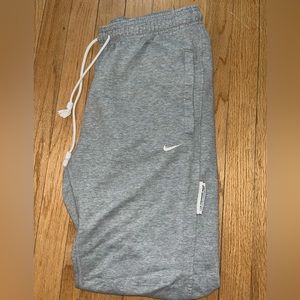 Nike Dri-Fit gray sweatpants size Men’s Medium
